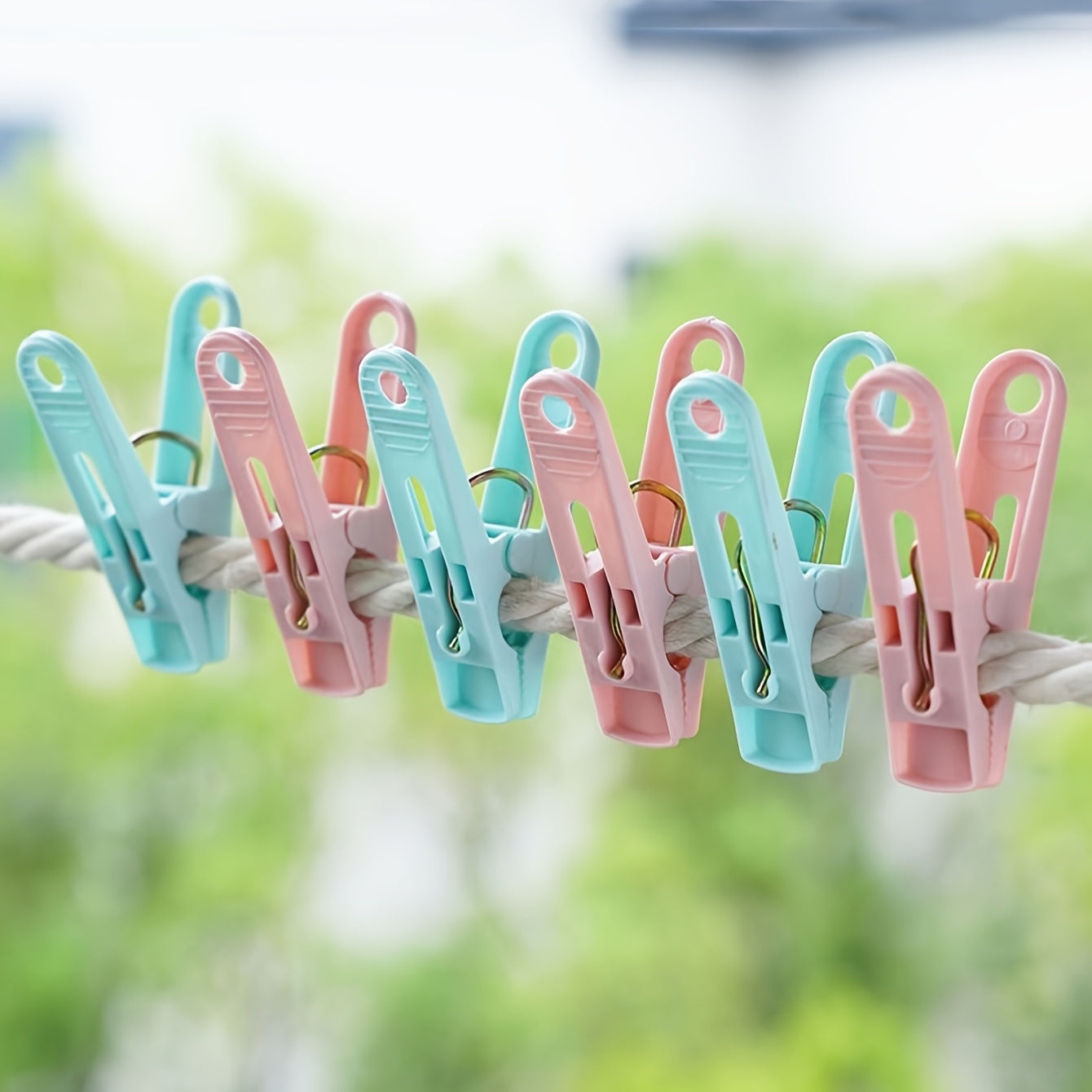 30pcs Windproof Plastic Clothes Drying Clips with Storage Basket - Set of 20 - Perfect for Underwear, Socks, and Quilts - Space-Saving Household Essential